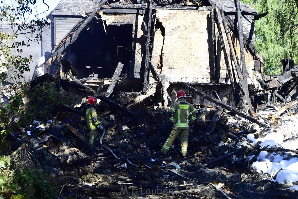 Grossfeuer Einfamilienhaus Siegburg Muehlengrabenstr P1361.JPG - Miklos Laubert